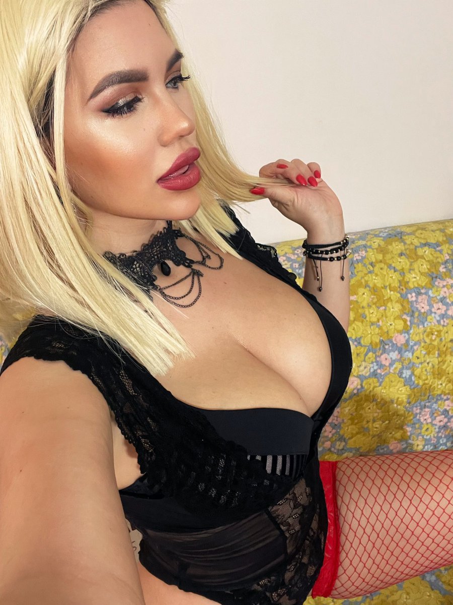 SexyBella23 Female,Bisexual,B cup,Black,Men